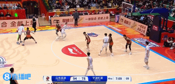 mk体育在线登录入口🥺双拳难敌四手！马奇全场各种抡 39中20&三分18中7空砍60分！