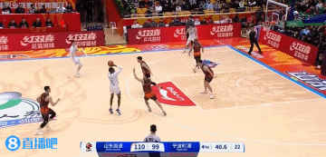 mk体育在线登录入口🥺双拳难敌四手！马奇全场各种抡 39中20&三分18中7空砍60分！