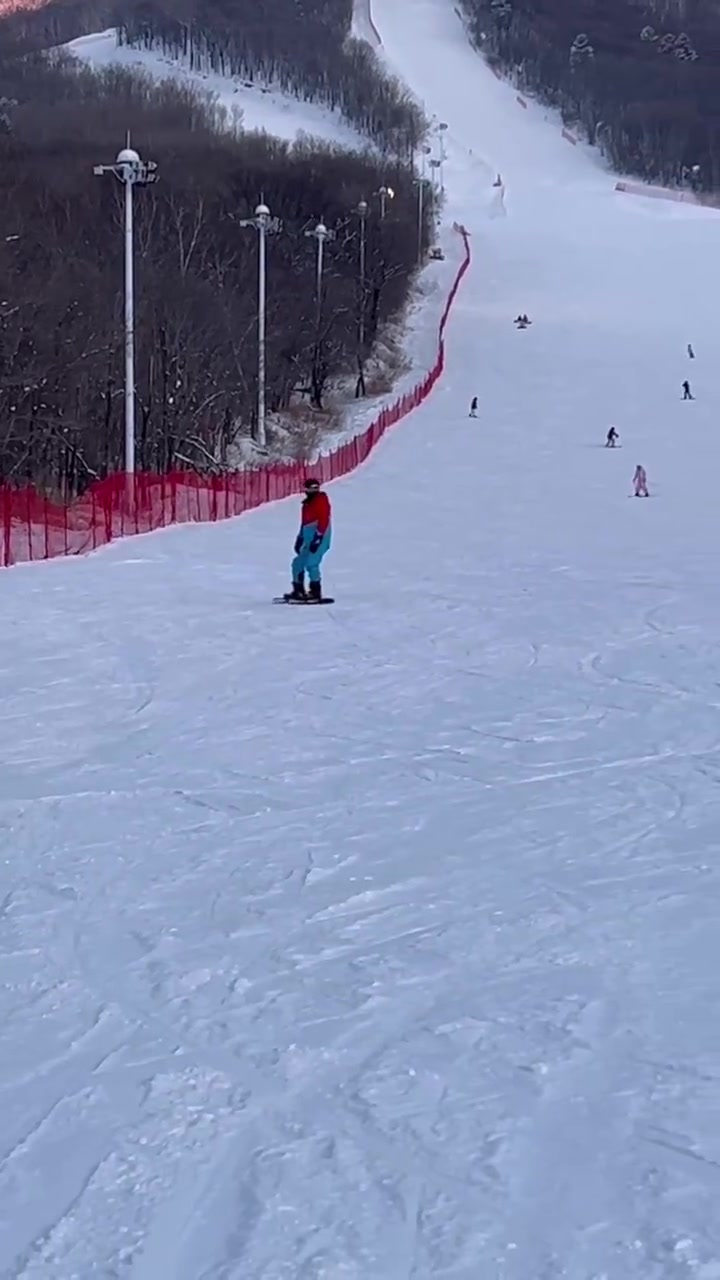 mk体育平台网页版入口这不就是正常推坡么👉Xun分享滑雪视频：两天速成怎么说