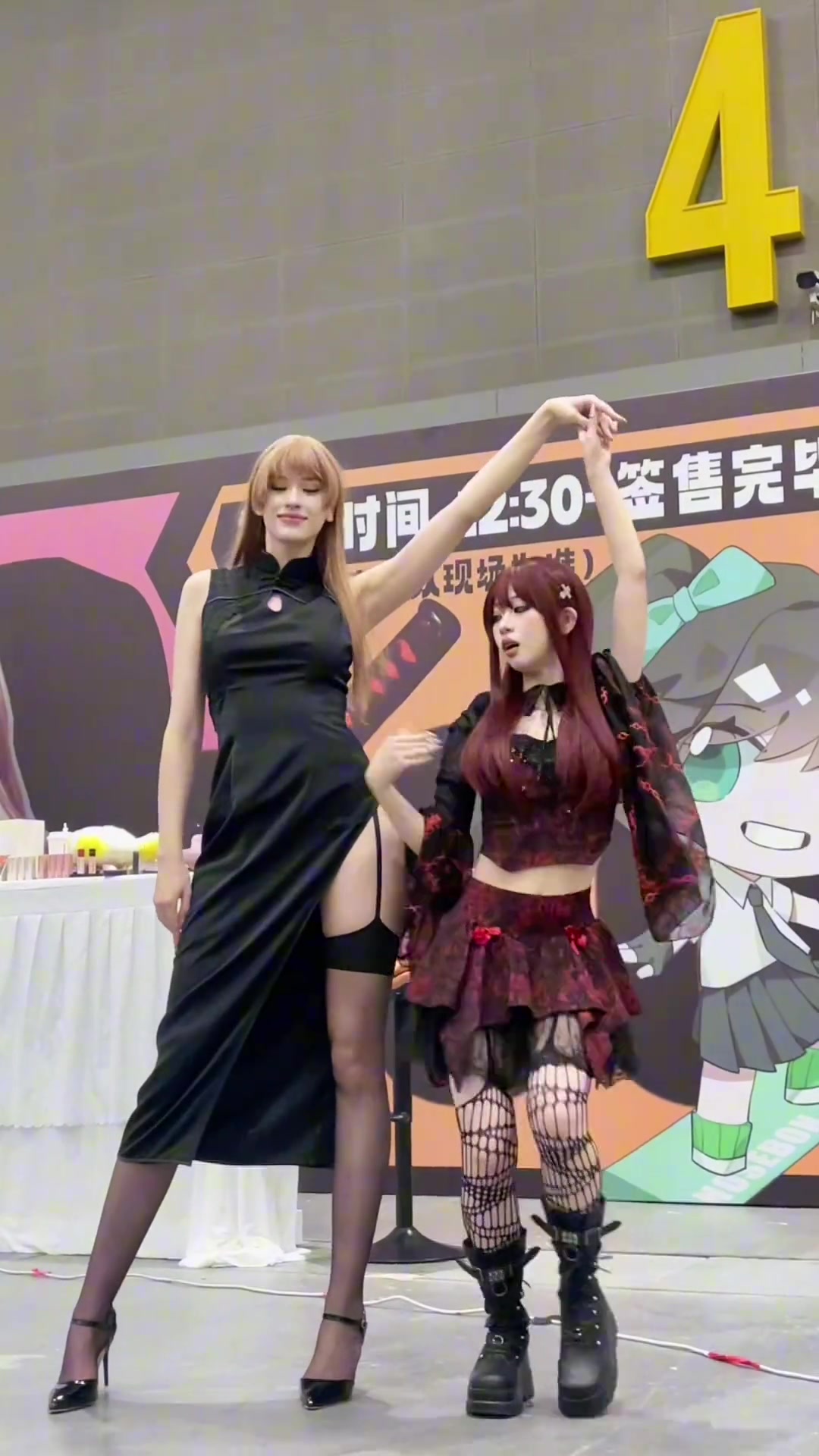 mk体育在线登录入口身高188cm！圈内巨星级别coser卡琳娜近照：八尺夫人 腰臀比绝非人类数值